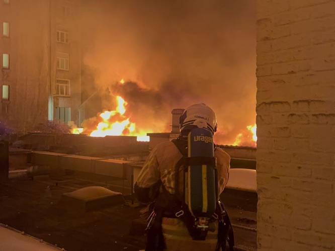 Zware brand aan Brusselse Louizalaan: 130 omwonenden enkele uren geëvacueerd