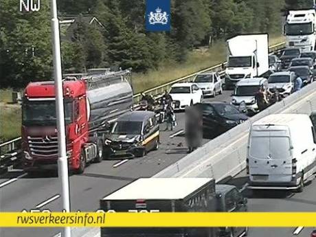 Ongeluk met twee auto’s en vrachtwagen op A58 bij Oirschot