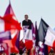 Een radicaal-linkse anti-Macron van 70 jaar heeft plots de wind in de zeilen voor de Franse verkiezingen