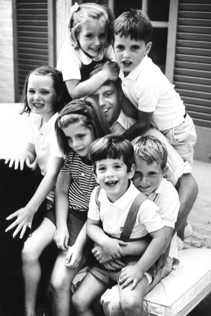 Bobby Kennedy met zijn familie.