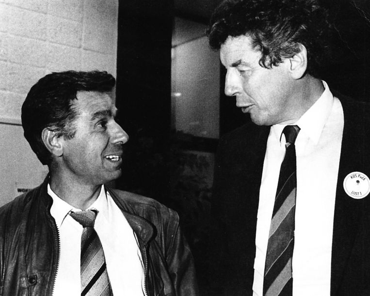 Mahir Engin met toenmalig vakbondsleider Wim Kok. Beeld uit het boek