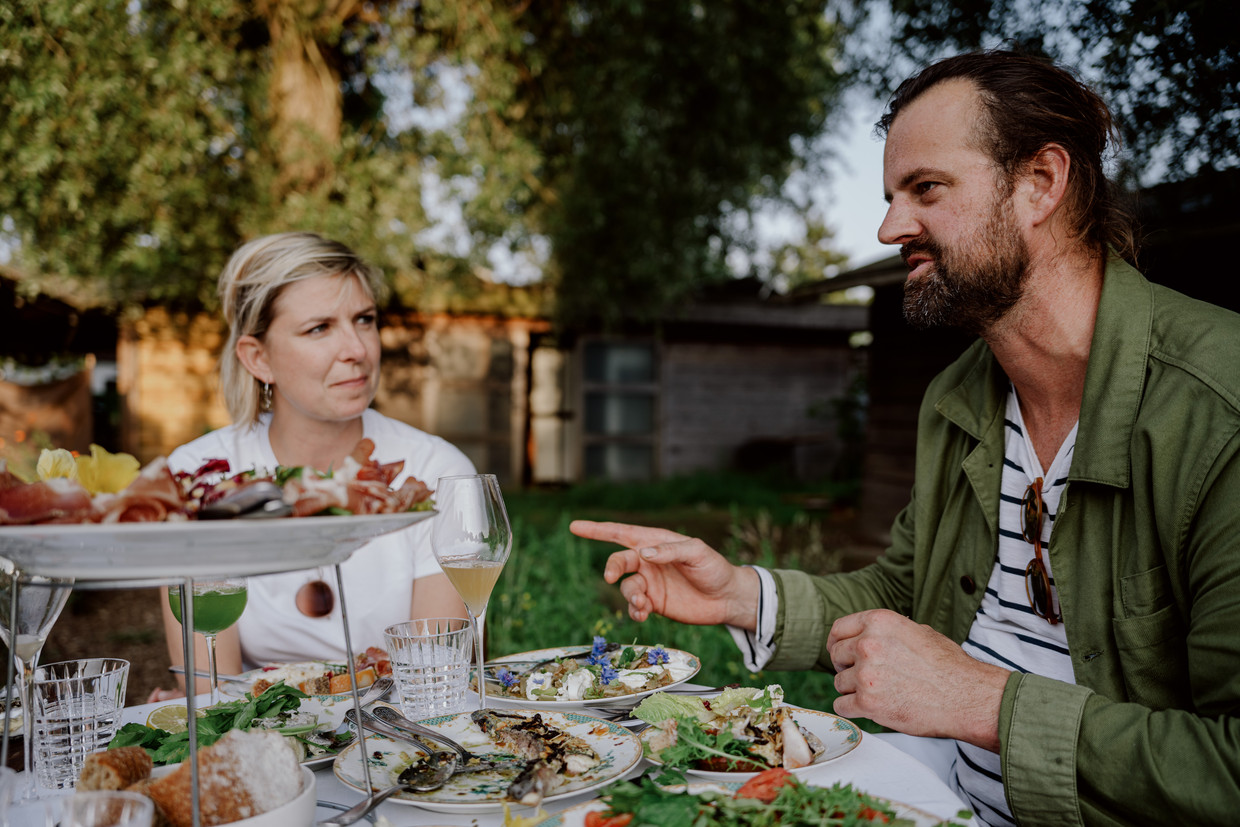 Chef Willem Hiele en gastvrouw Whannah Zeebroek stoppen na tien jaar met hun gezamenlijk verhaal. ‘We beslisten om samen de zaak te runnen, maar niet meer verder te gaan als koppel. Dat lukte ons ook. Enkele maanden toch.’ Beeld Wouter Van Vooren