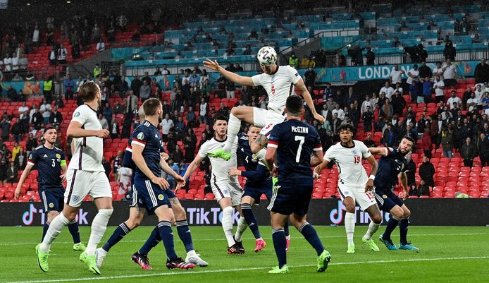 John Stones kopt de bal tegen de paal. Hij was het dichtst bij een doelpunt.