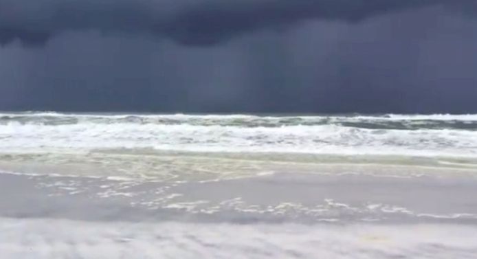Donkere wolken in Florida, de voorbode van tropische storm Barry.