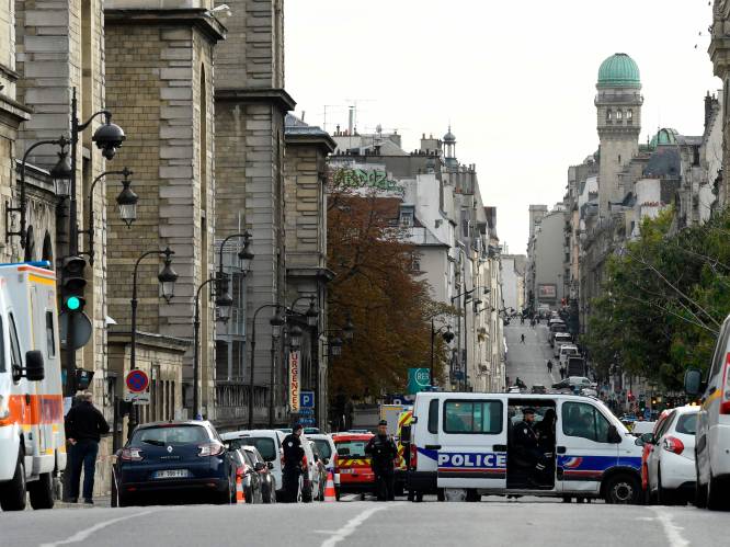 IT’er die bloedbad op politiekantoor in Parijs aanrichtte “hoorde ’s nachts stemmen”