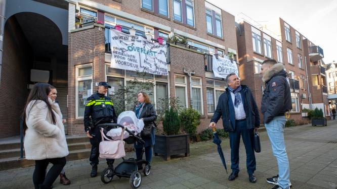 Bewoners van Rotterdamse straat zijn drugsoverlast spuugzat: ‘Poep zit hier aan de muur’