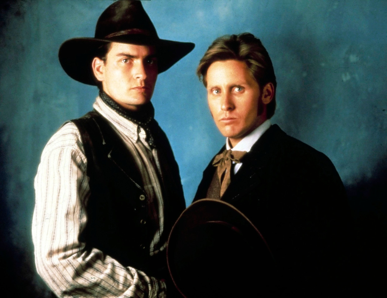 Young Guns: Charlie Sheen (Richard Brewer) - Emilio Estevez (William H. 'Billy the Kid' Bonney) Beeld DOCUMENTATION