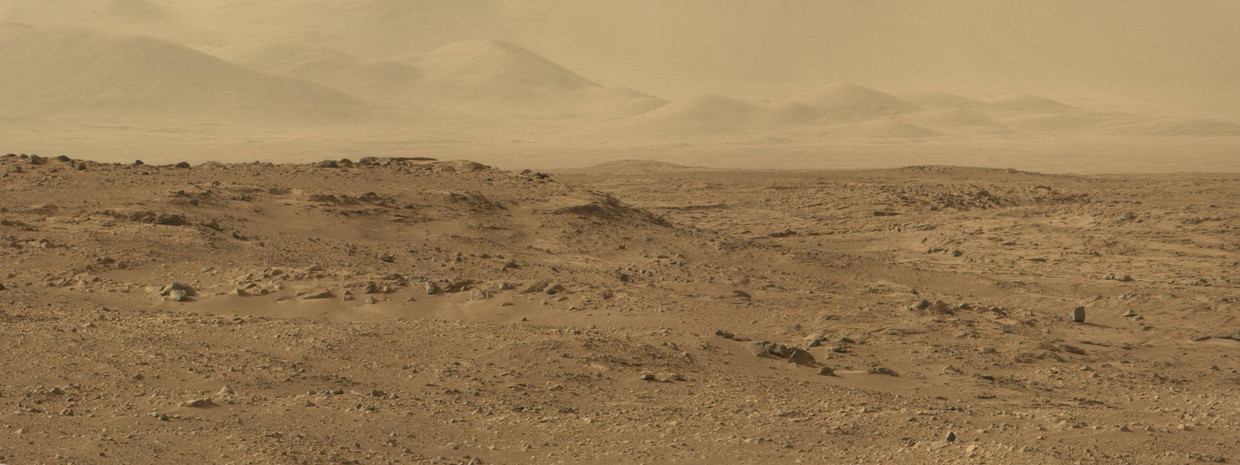 Panoramafoto van Mars. Beeld  Curiosity/beeldbewerking: Emily Lakdawalla