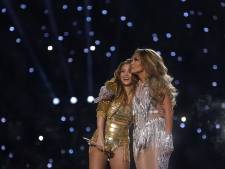Shakira flink ‘over de tong’ na opvallende actie tijdens Super Bowl