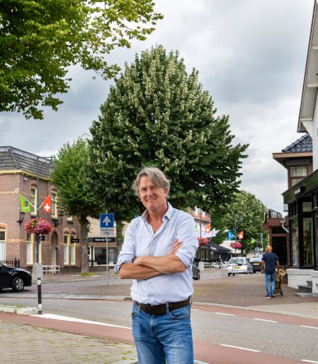 Boek ‘Ode aan Dorpsstraat’ is oproep om Dorpsstraat te redden: ‘Door overdekt winkelcentrum is de ziel uit het dorp weggeslagen’
