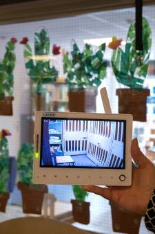 Camera in de kinderopvang: ‘Medewerkers weten dat collega’s kunnen meekijken’