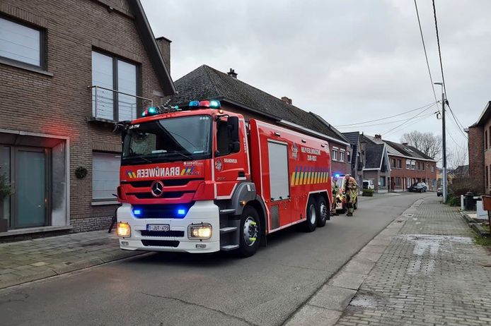 Brandweerploegen uit Aalst en Lede werden omwille van een gaslek naar de Blikstraat in Lede gestuurd.