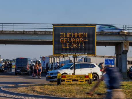 Provincie Flevoland: ‘Ga niet zwemmen bij het Bataviastrand in Lelystad’