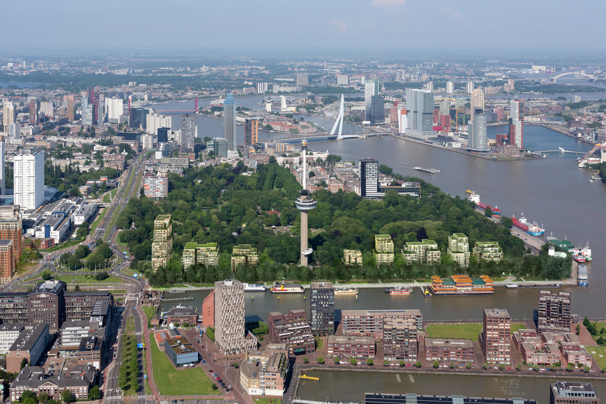 De Euromast in Rotterdam en het omliggende beoogde projectgebied in de groenstrook.