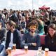 ▶ ‘Als je met een paar duizend man op een brug staat te dansen en die brug begint te trillen, dat is wel even schrikken’
