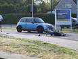 Een automobilist en scooterrijder botsten.
