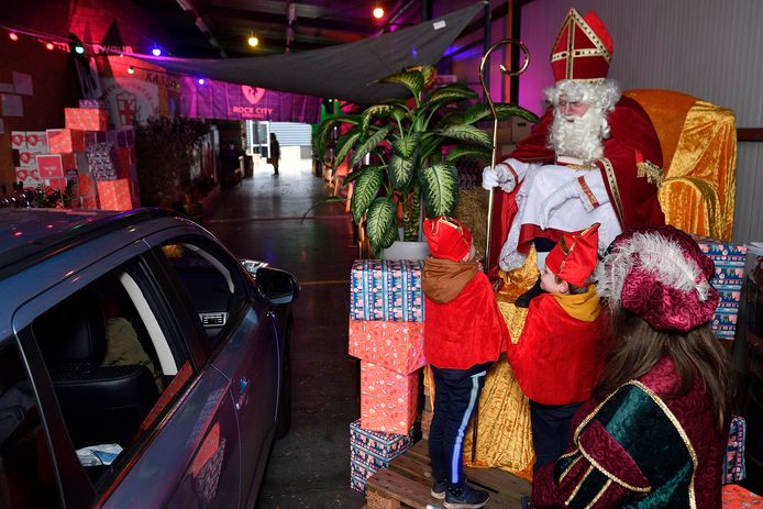 Sinterklaas Drive Intocht Lokt Honderden Kinderen Wat Een Super Idee Dit Amersfoort Ad Nl