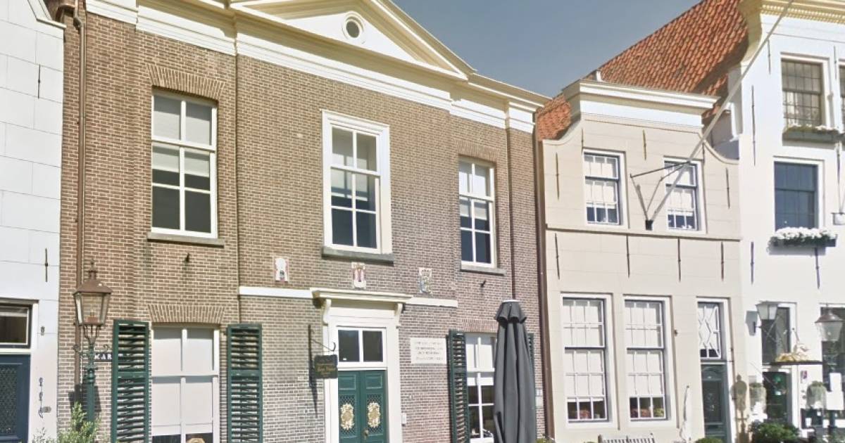 Te koop voor iemand met een plan én een half miljoen: het oude raadhuis van Goedereede