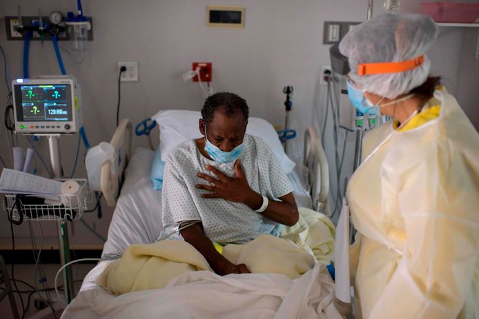 Een Covid-19-patiënt in het United Memorial Medical Center in Houston, Texas.