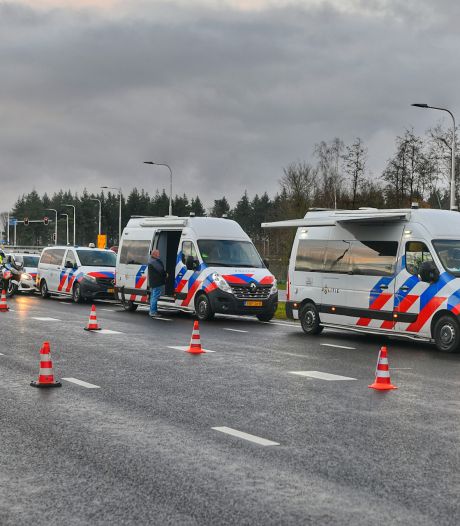 Grote politiecontrole op A67: bestuurders betrapt op rijden onder invloed en zonder rijbewijs