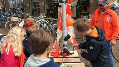 Kleedjesmarkt Wageningen: John Travolta-spiegel, baksels van thuis en betaald puppy aaien