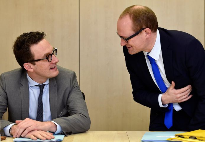 Les ministres bruxellois et flamand de la Mobilité Pascal Smet et Ben Weyts sont favorables à la taxe kilométrique pour les voitures.