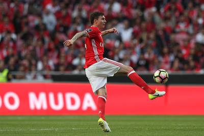 Man United haalt Lindelöf, plek Blind op de tocht