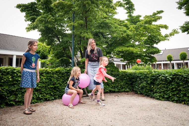 Ouders in een dorp in Brabant regelen noodgedwongen de naschoolse opvang zelf.  Beeld Roos Pierson