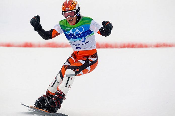 Nicolien Sauerbreij gaat in de finalerun van de Olympische Spelen van Vancouver als winnaar over de finish.