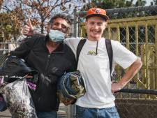 Nederlandse modeontwerper houdt met zijn ‘shelterbag’ daklozen in LA warm