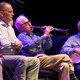 Klarinettist Woody Allen (83) perst het geluid er met moeite uit in Carré