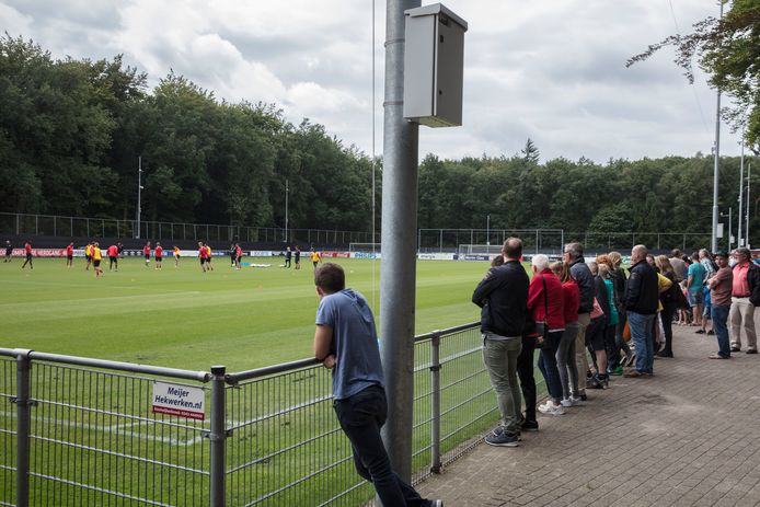 De trainingen bij PSV zijn sinds dit seizoen minder vaak toegankelijk.