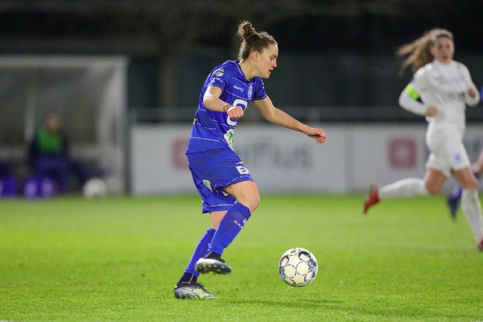 Tegen Zulte Waregem stond Chloé Vande Velde twee maal op de juiste plaats om te scoren.