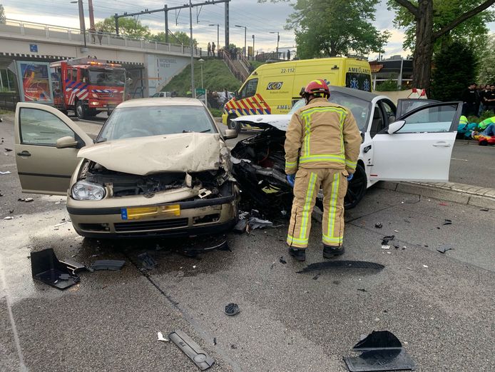 Heftig ongeluk Marconilaan Eindhoven