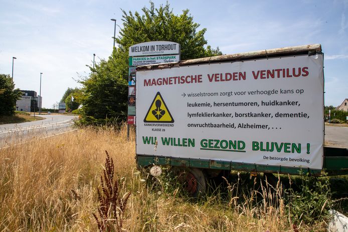 Een protestbord tegen een bovengrondse Ventilus in Torhout.