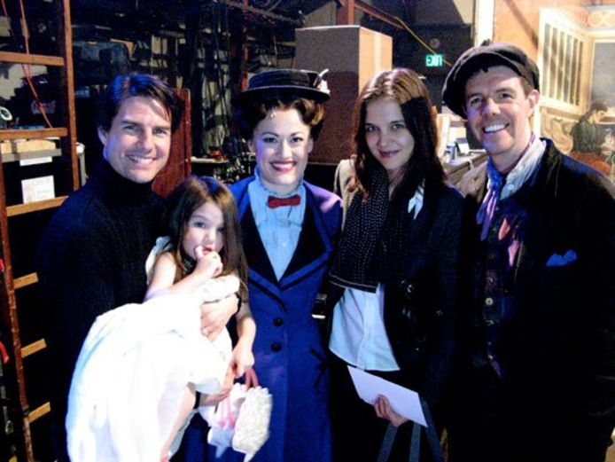 Het gezin Cruise met Mary Poppins. Intussen zijn Tom en Katie al jaren gescheiden.