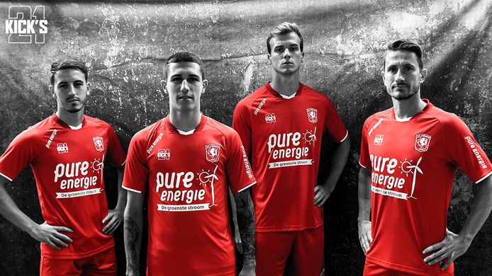 Uitgestorven test had het niet door Met deze shirts gaat FC Twente de eredivisie in | FC Twente | tubantia.nl