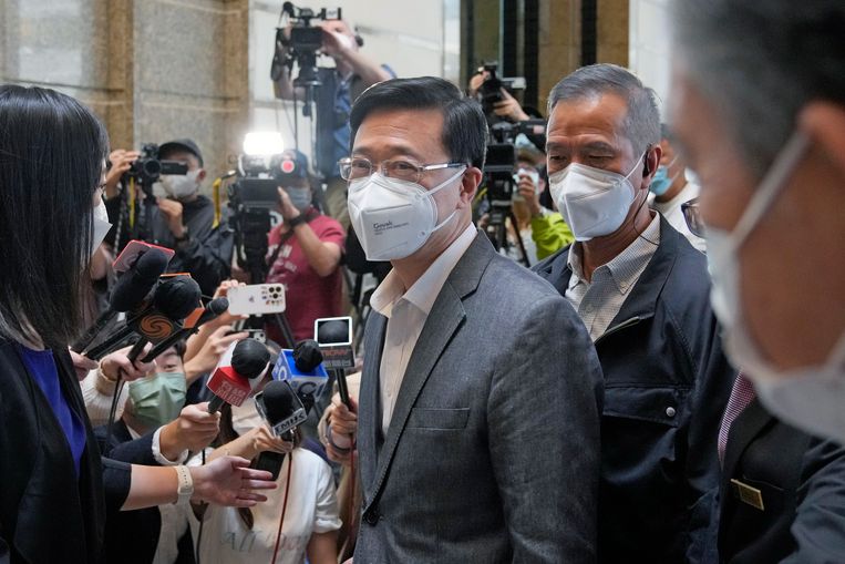 Tijdens zijn persconferentie van vijf minuten beantwoordde John Lee geen vragen van journalisten. Beeld AP