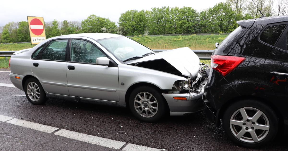 Bestuurder raakt gewond bij botsing op de A59 bij Waspik.