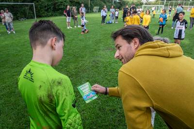 Groene kaart als wapen tegen agressie op het veld: ‘De keeper was boos maar herpakte zich, dus hij verdient hem’