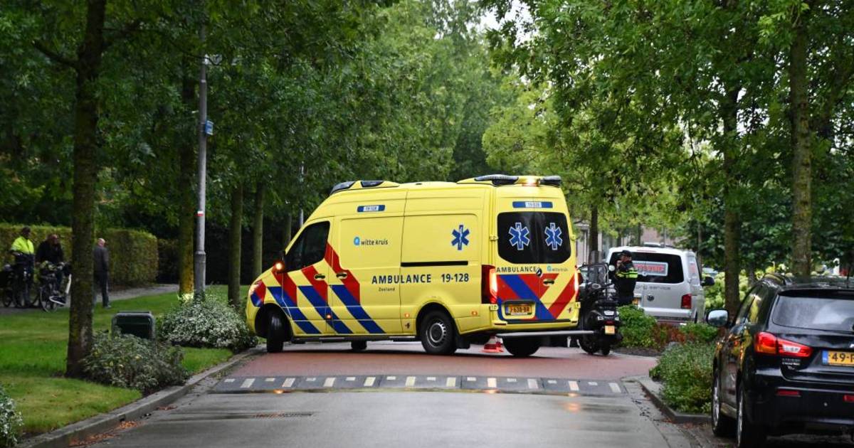 Auto op z’n kop bij verkeersongeval in Kruiningen.