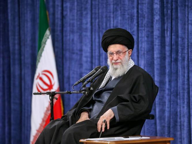 Van ‘nederig en arm’ tot de machtigste man van Iran: Ali Khamenei bepaalt of zijn land een oorlog start