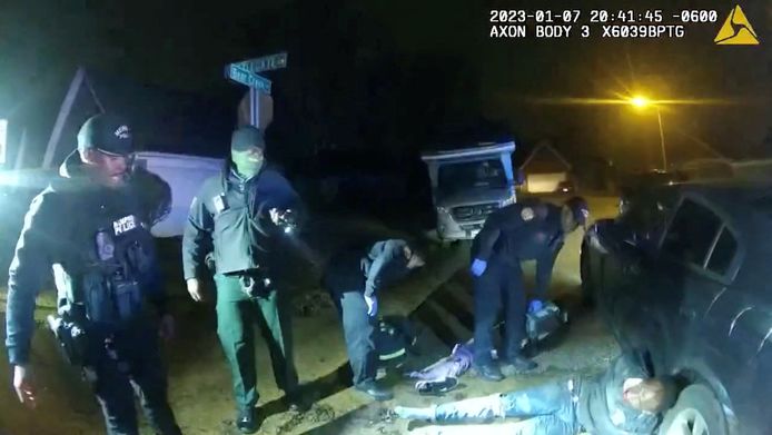 Een stilstaand beeld uit een van de vrijgegeven video's waarop de arrestatie van Tyre Nichols te zien is.