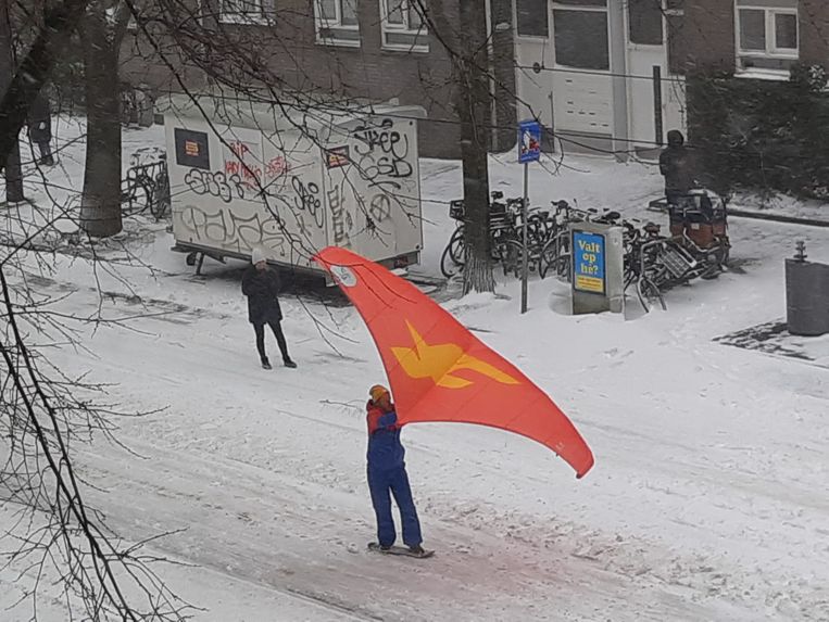 In beeld: Skiën over de grachten en warmdansen in De Pijp