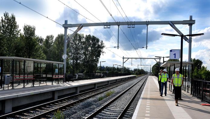 Te weinig plek voor fietsen bij station Stadspolders Dordrecht AD.nl