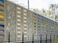 Deze iconische muren worden weer gevangenismuur-grijs: ‘Mag ik er niet zomaar afhalen, maar dat zou ik ook niet willen’