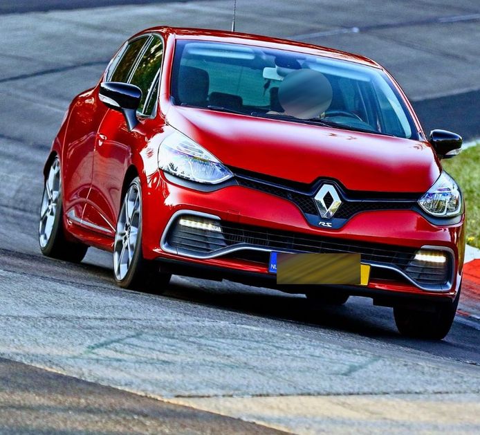 Wie reed in gestolen Clio R.S. die mogelijk bij schietpartij Zwolle is ...