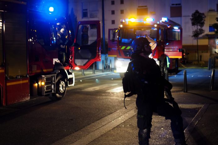 Ook vannacht had de brandweer werk om auto's te blussen, maar in tegenstelling tot de voorgaande nachten bleef het relatief rustig in Nantes.