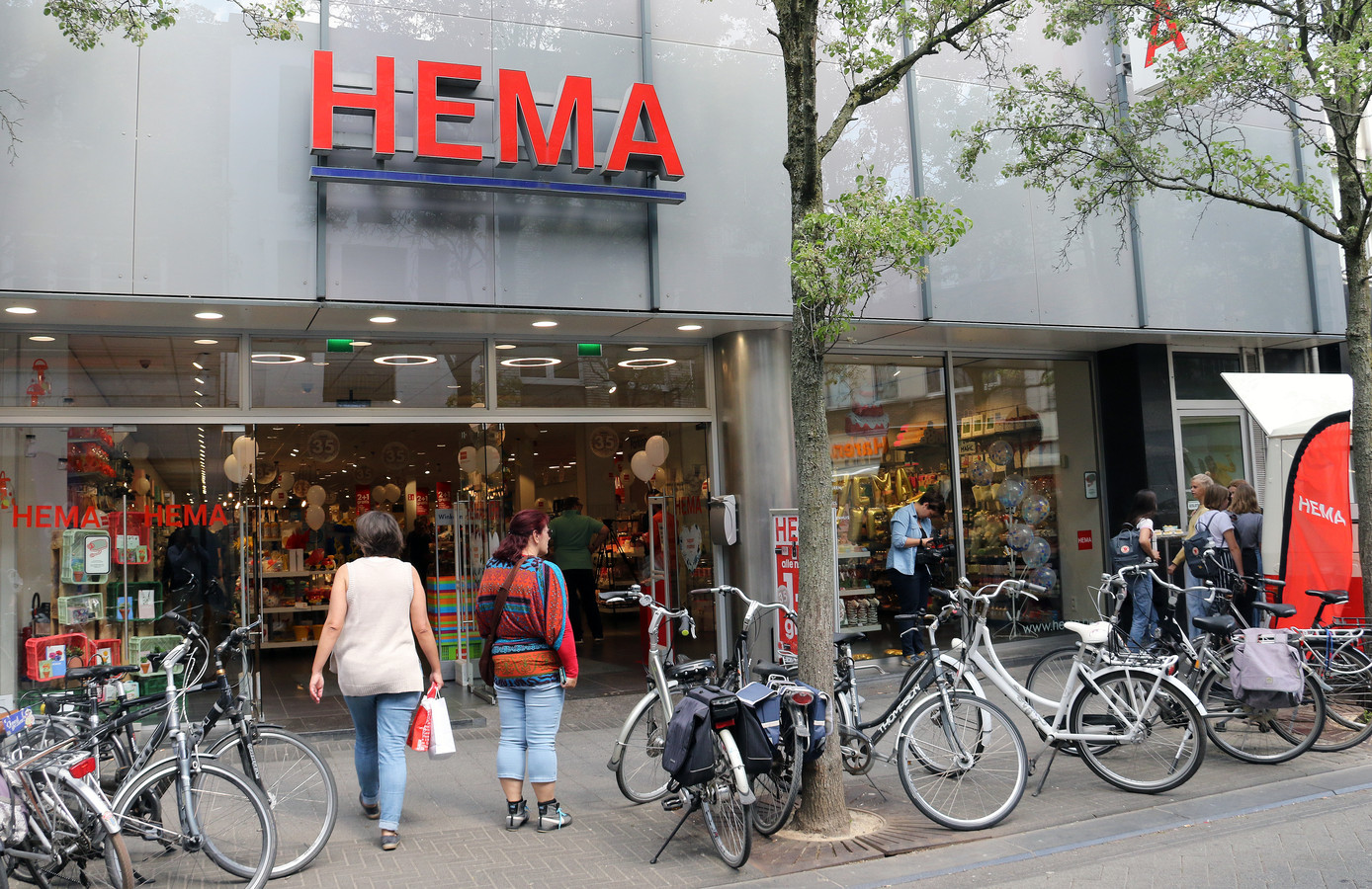 Afwijzen Filosofisch Compliment HEMA bestaat 35 jaar in ons land: “Winkel in Turnhout was allereerste in  België” | Foto | hln.be