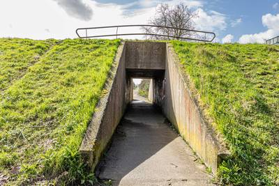 Hoe moet dit lelijke tunneltje in Nieuw-Vossemeer eruit gaan zien? Bewoners denken mee